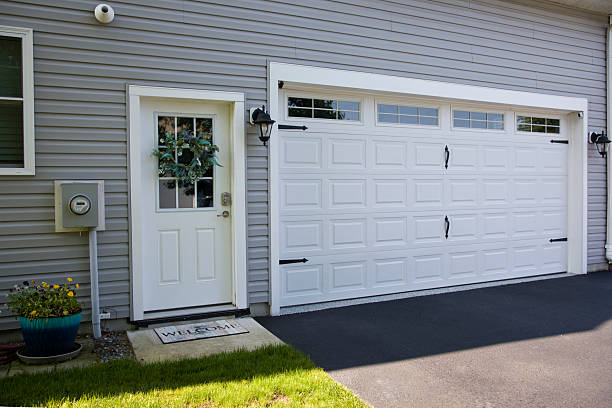 24/7 Emergency Garage Door Panel Replacement experts in Verona, MS